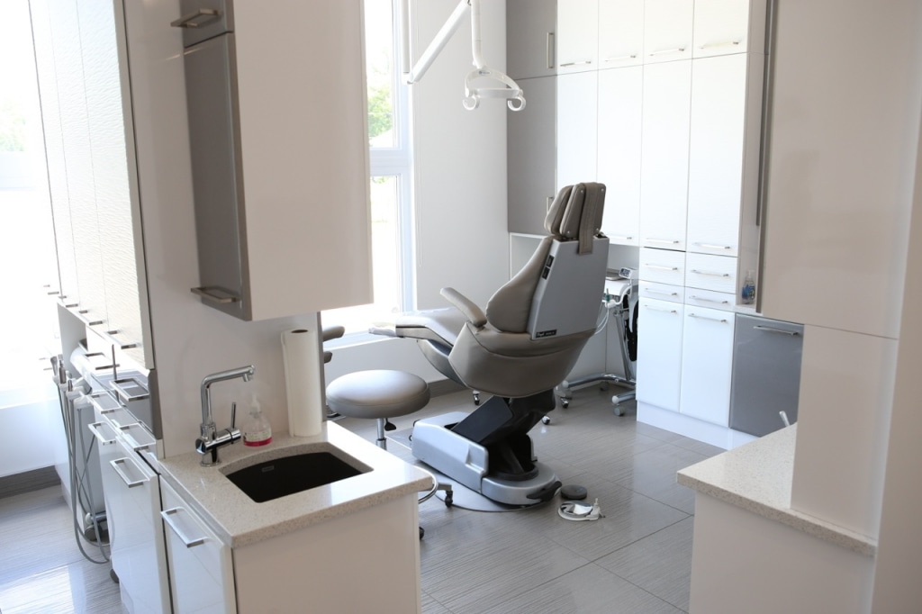 Une salle d’examen chez Centre Dentaire Dre Guylaine Raymond
