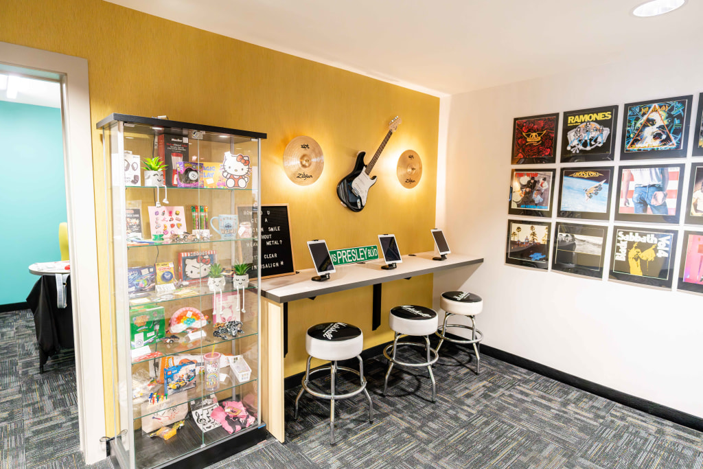 A seating area at Sturbridge Orthodontics.