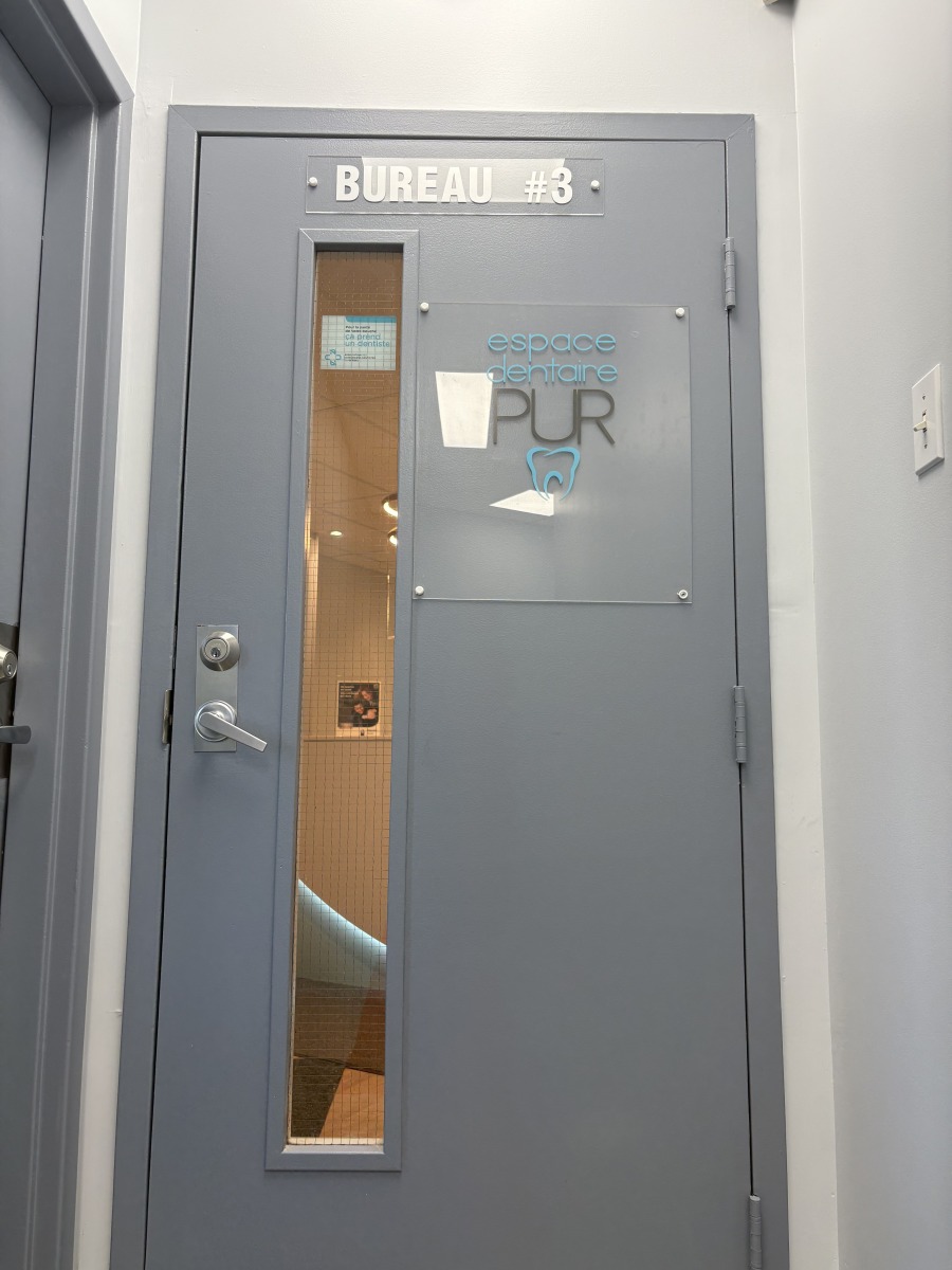 Entry door to the dental clinic.