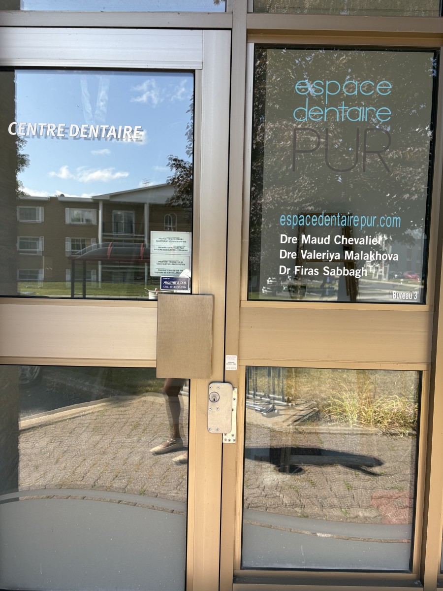 Exterior of the dental clinic.