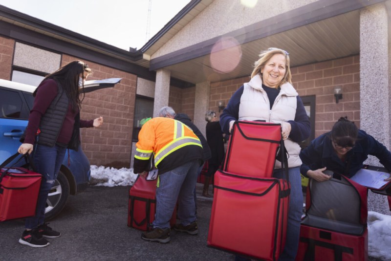 People pack hot meals.