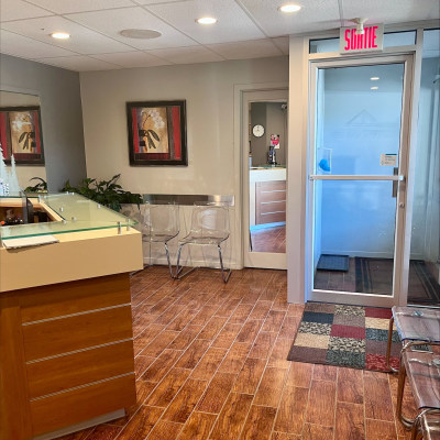 Waiting area at Centre Dentaire Ricard & Tran