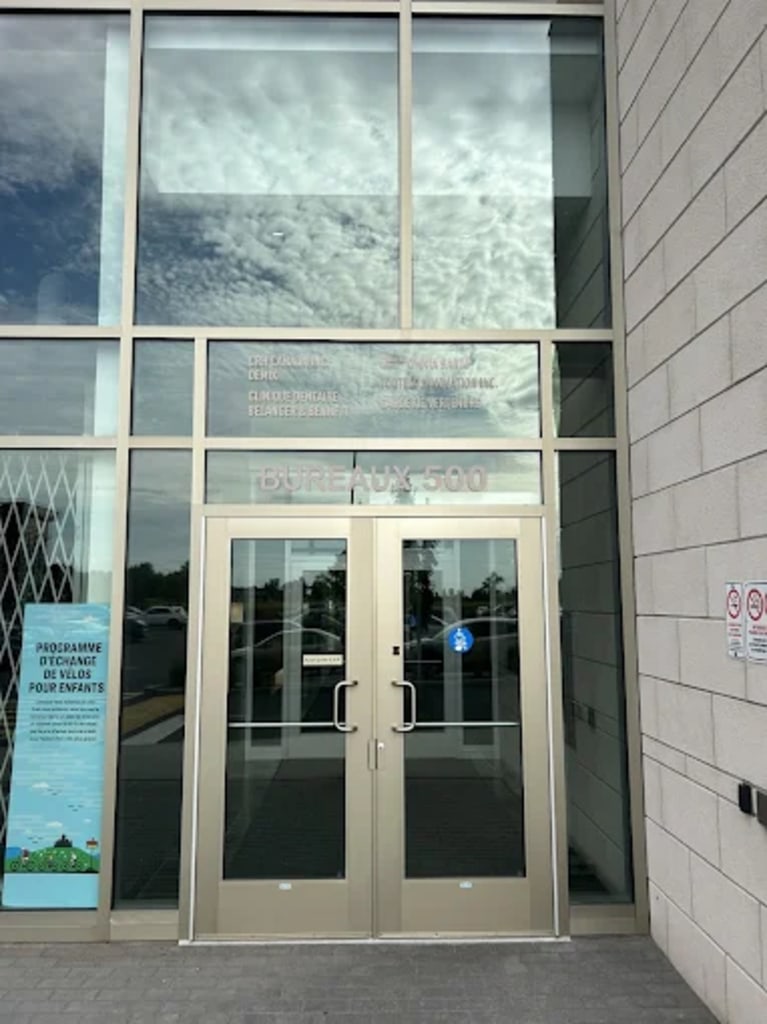 Entrance to Clinique Dentaire Rive-Sud Boucherville
