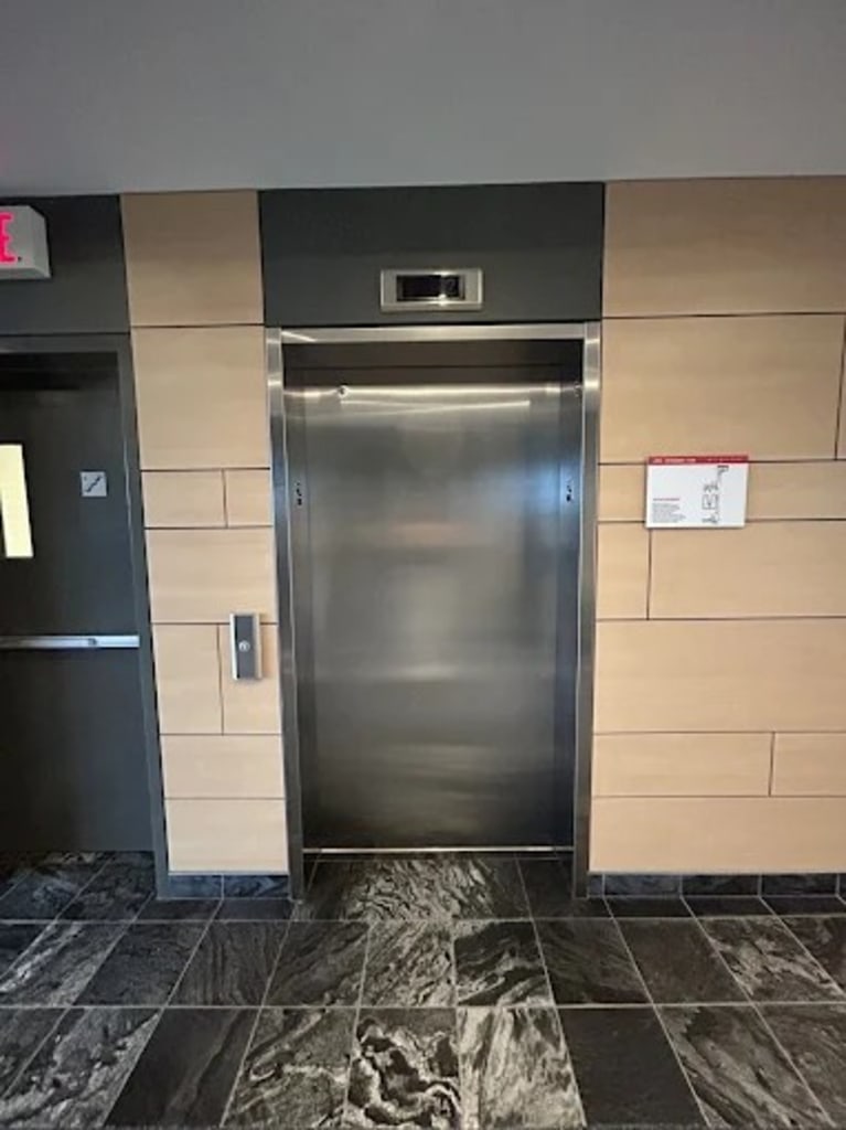 Elevator at Clinique Dentaire Rive-Sud Boucherville