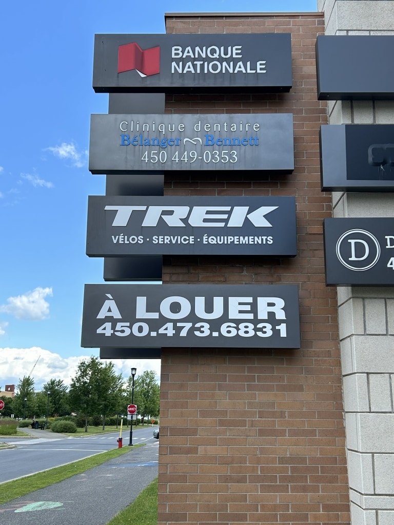 Signage at Clinique Dentaire Rive-Sud Boucherville