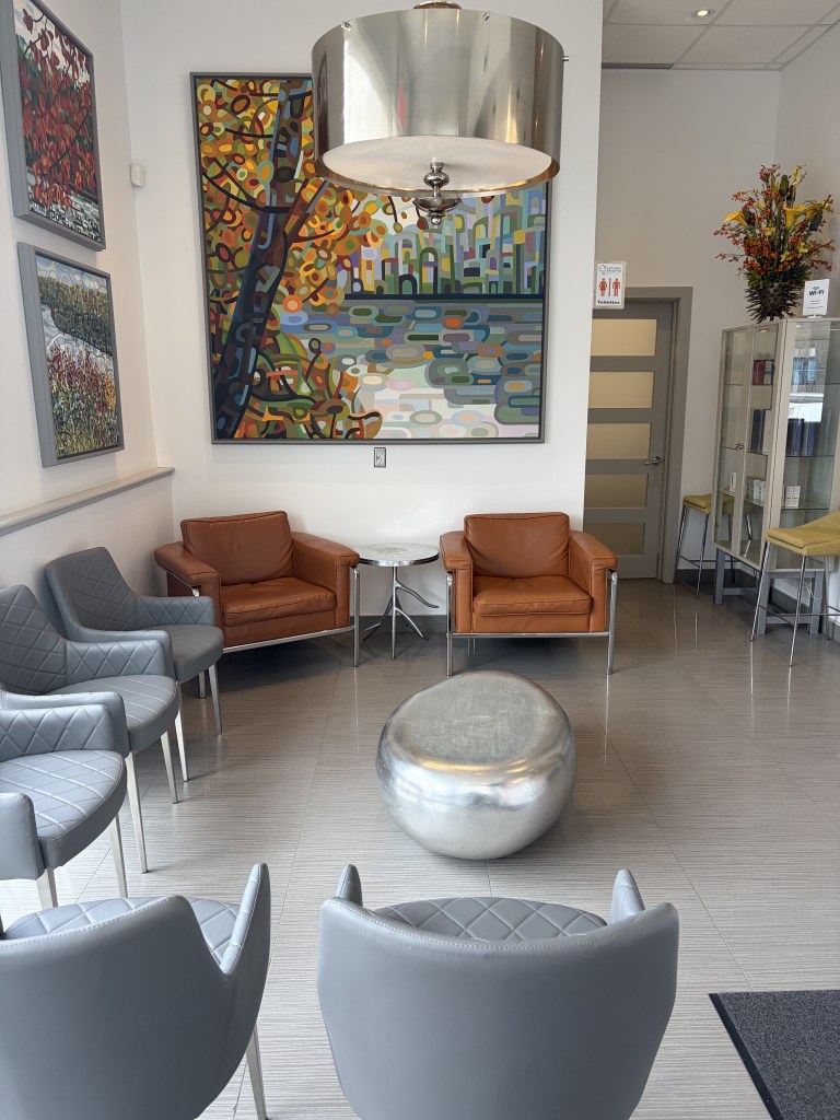 Waiting area at Centre Dentaire Dre Guylaine Raymond