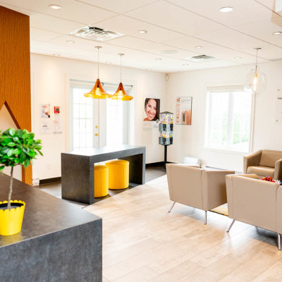 Salle d’attente chez Clinique Dentaire France Gascon