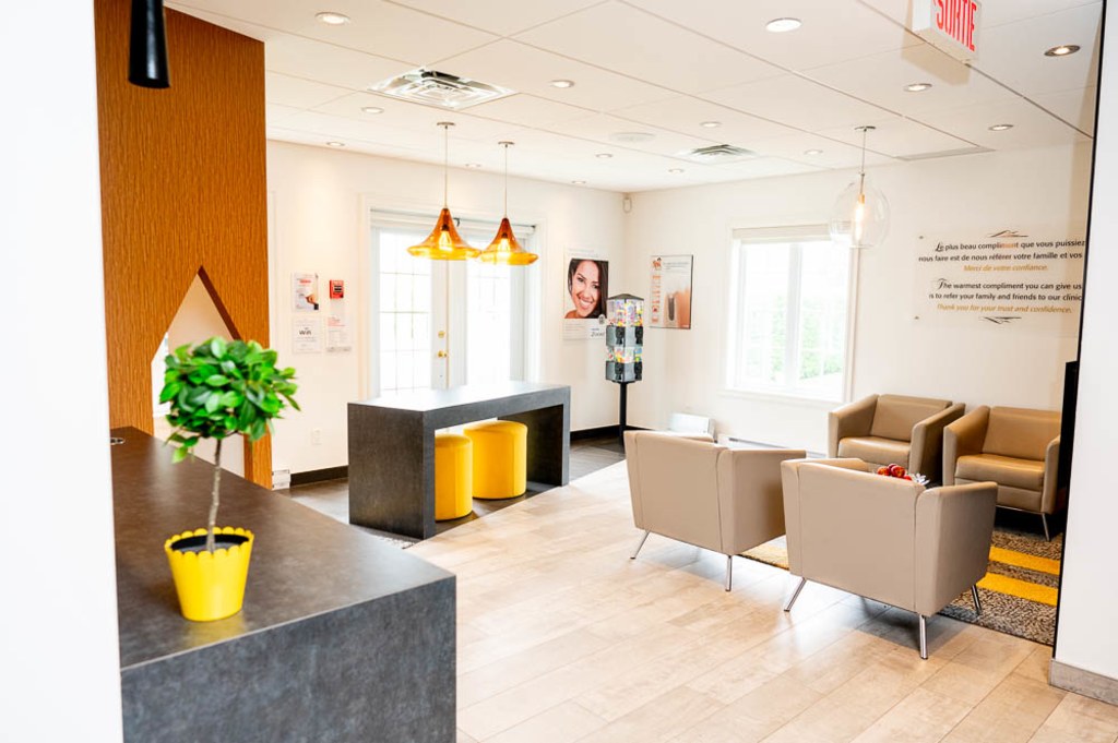 Waiting area at Clinique Dentaire France Gascon