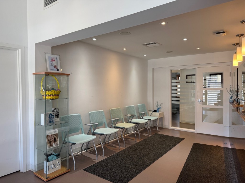 Waiting room at Centre Dentaire de l'Ouest