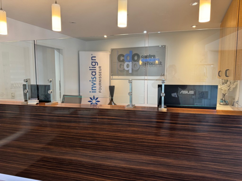 Reception desk at Centre Dentaire de l'Ouest