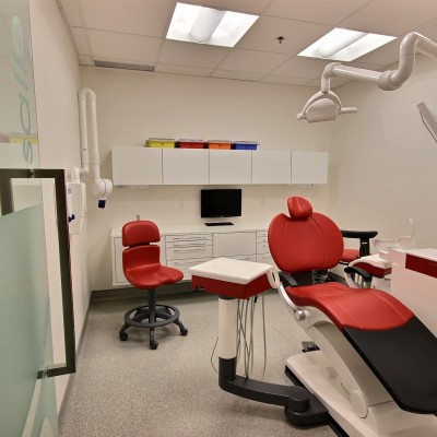 Salle de traitement chez Clinique dentaire Samuel Holland