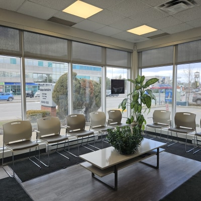 Salle d’attente chez Clinique Dentaire Dr S. Sgro & Dr J. Lang