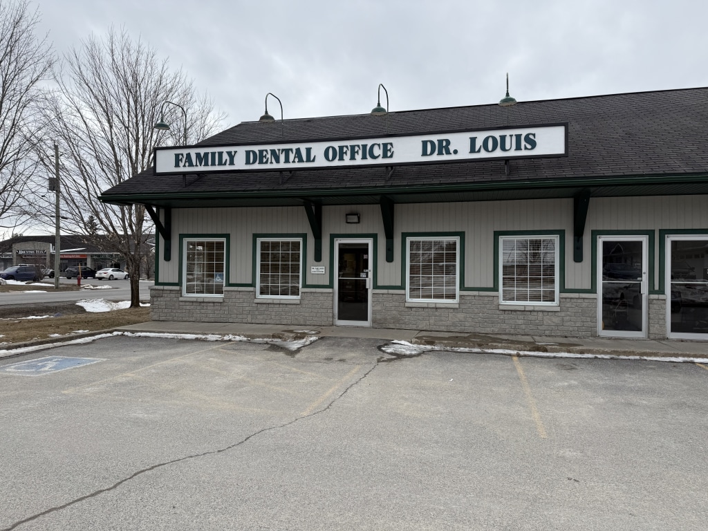 Dr. Naji Louis Family Dentistry exterior