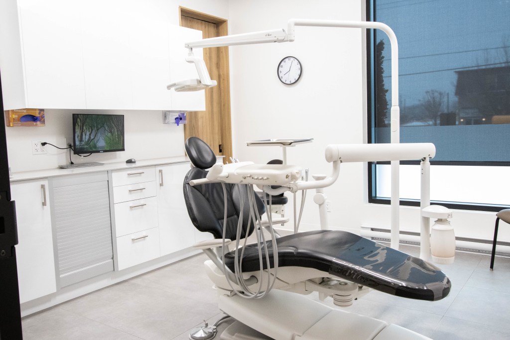 Salle de traitement chez Clinique Dentaire Nathalie Ross