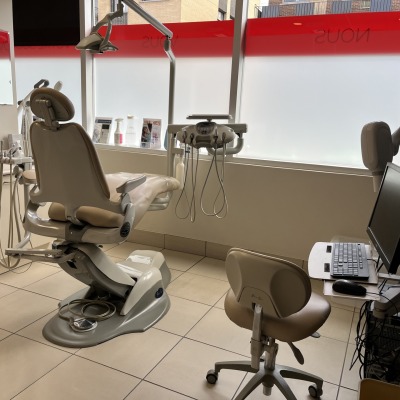 Treatment area at Carrefour Dentaire de Montréal