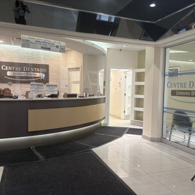 Reception area at Centre Dentaire Jardins Dorval