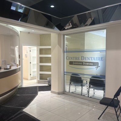 Reception area at Centre Dentaire Jardins Dorval